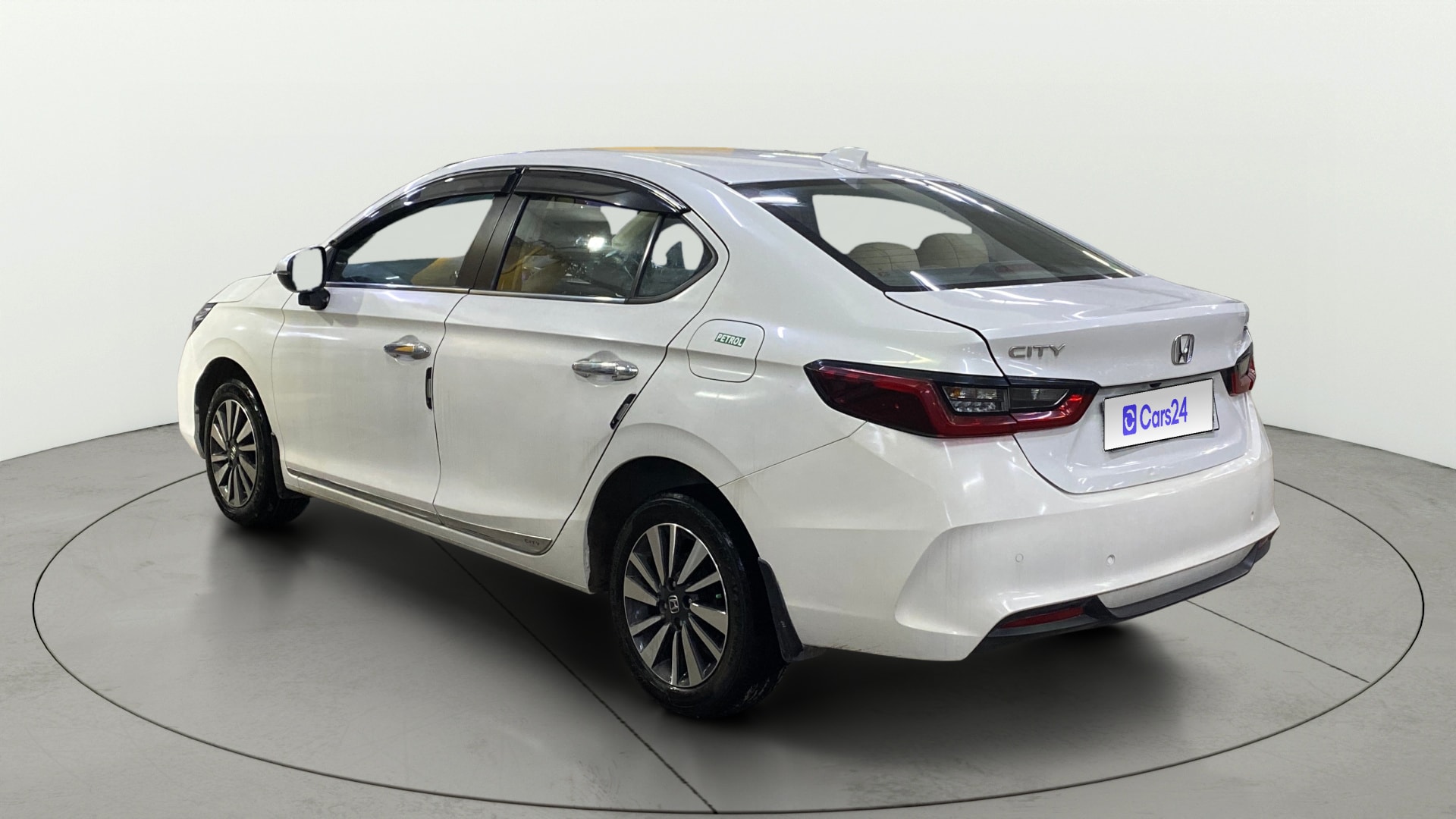 View 2023 Honda City ZX MT Diesel Anniversary Edition Image 2 Used 2023 Honda City ZX MT Diesel Anniversary Edition Image 2