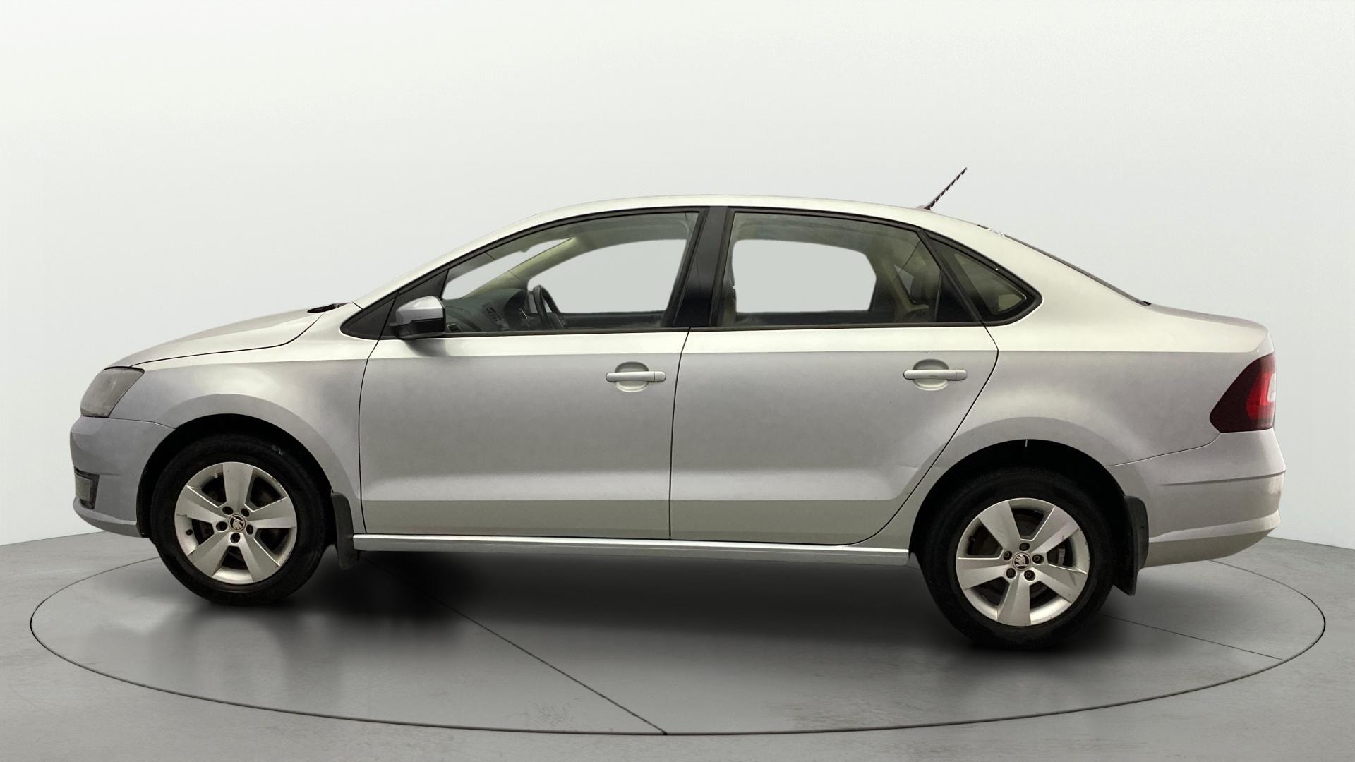 View 2021 Skoda Rapid 1.5 TDI CR Active BS IV Image 5 Used 2021 Skoda Rapid 1.5 TDI CR Active BS IV Image 5