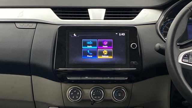 View Renault Triber Image 18 Used Renault Triber Image 18