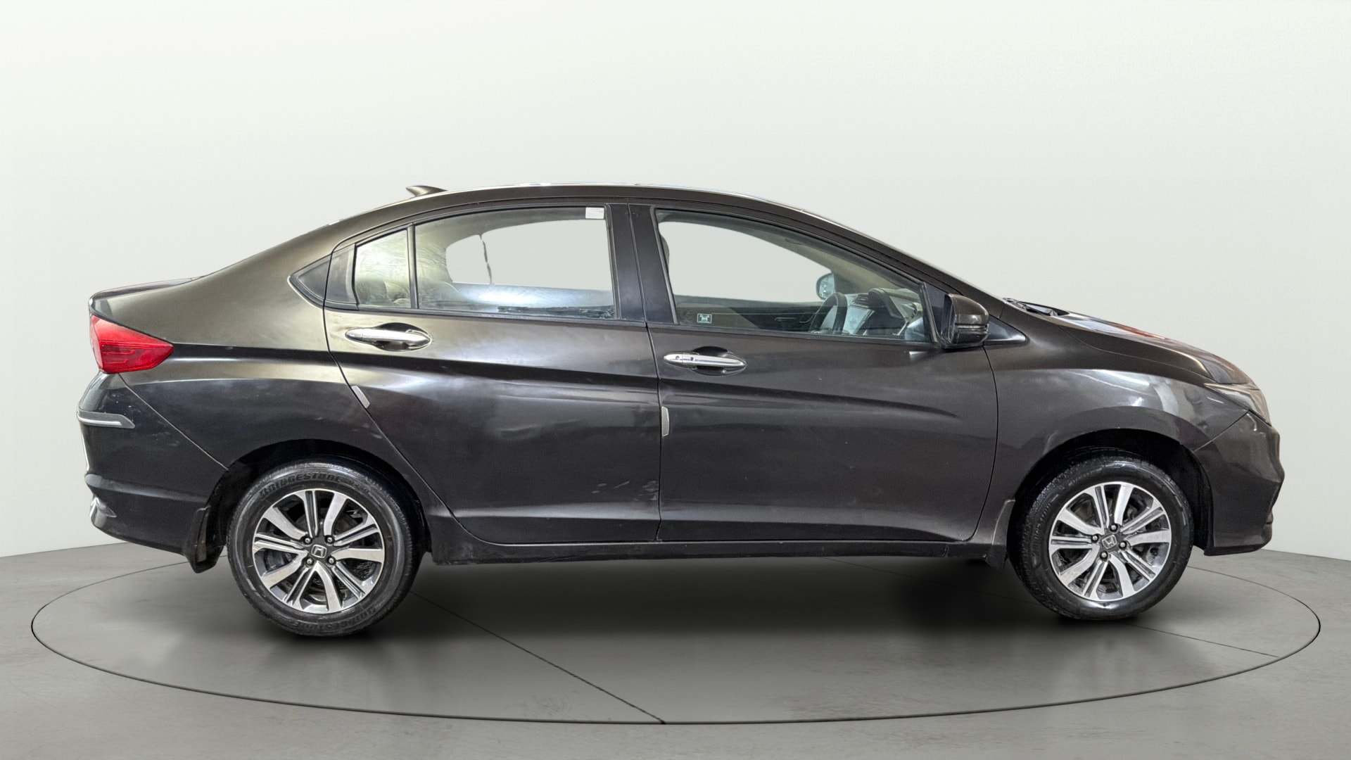 View 2017 Honda City ZX MT Diesel Anniversary Edition Image 9 Used 2017 Honda City ZX MT Diesel Anniversary Edition Image 9