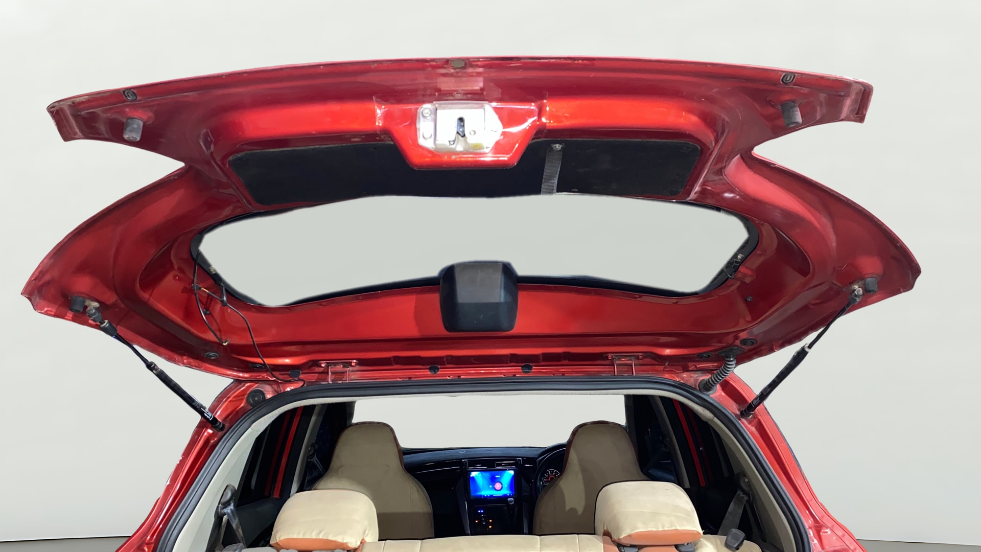 View 2018 Mahindra KUV100 K2 Petrol BS IV Image 16 Used 2018 Mahindra KUV100 K2 Petrol BS IV Image 16