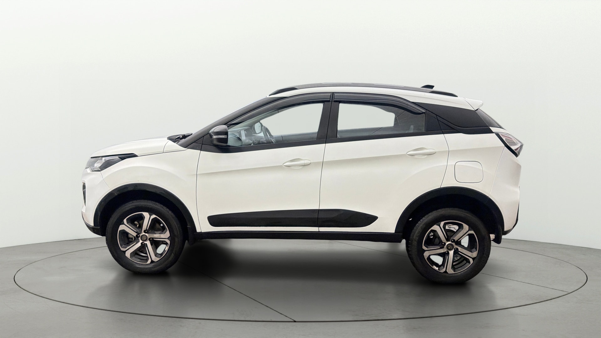 View 2023 Tata Nexon Revotron XE Image 5 Used 2023 Tata Nexon Revotron XE Image 5