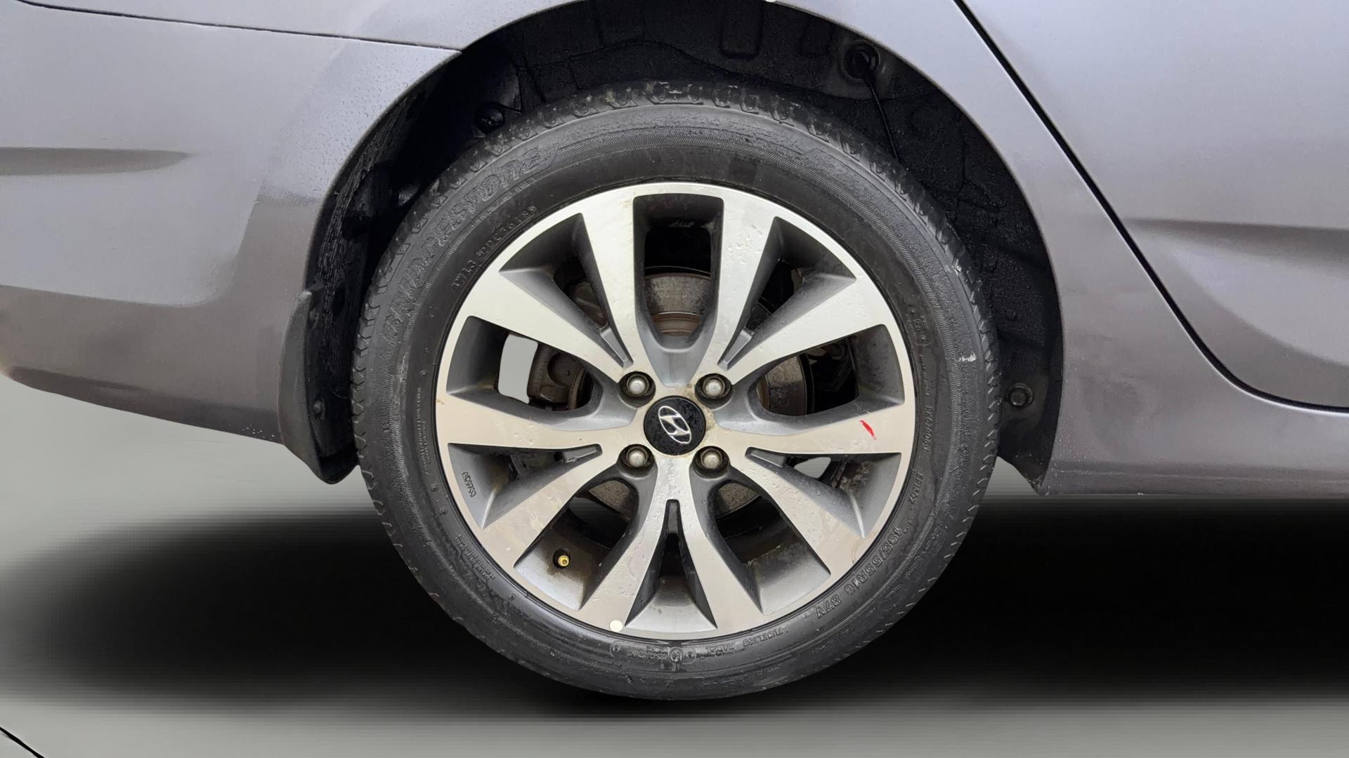 View 2014 Hyundai Fluidic Verna 1.6 VTVT SX Image 24 Used 2014 Hyundai Fluidic Verna 1.6 VTVT SX Image 24