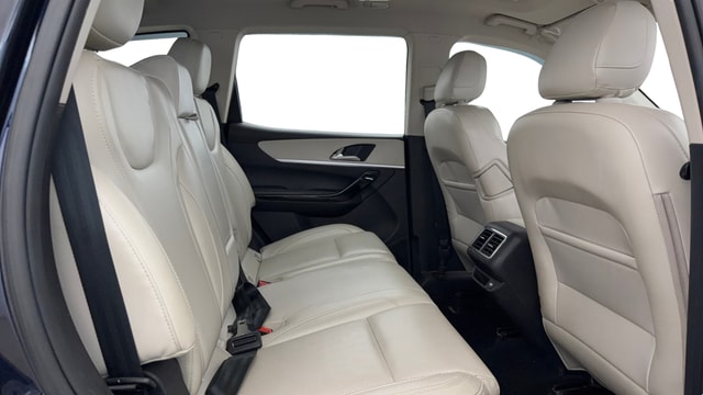 View Mahindra XUV700 Image 38 Used Mahindra XUV700 Image 38