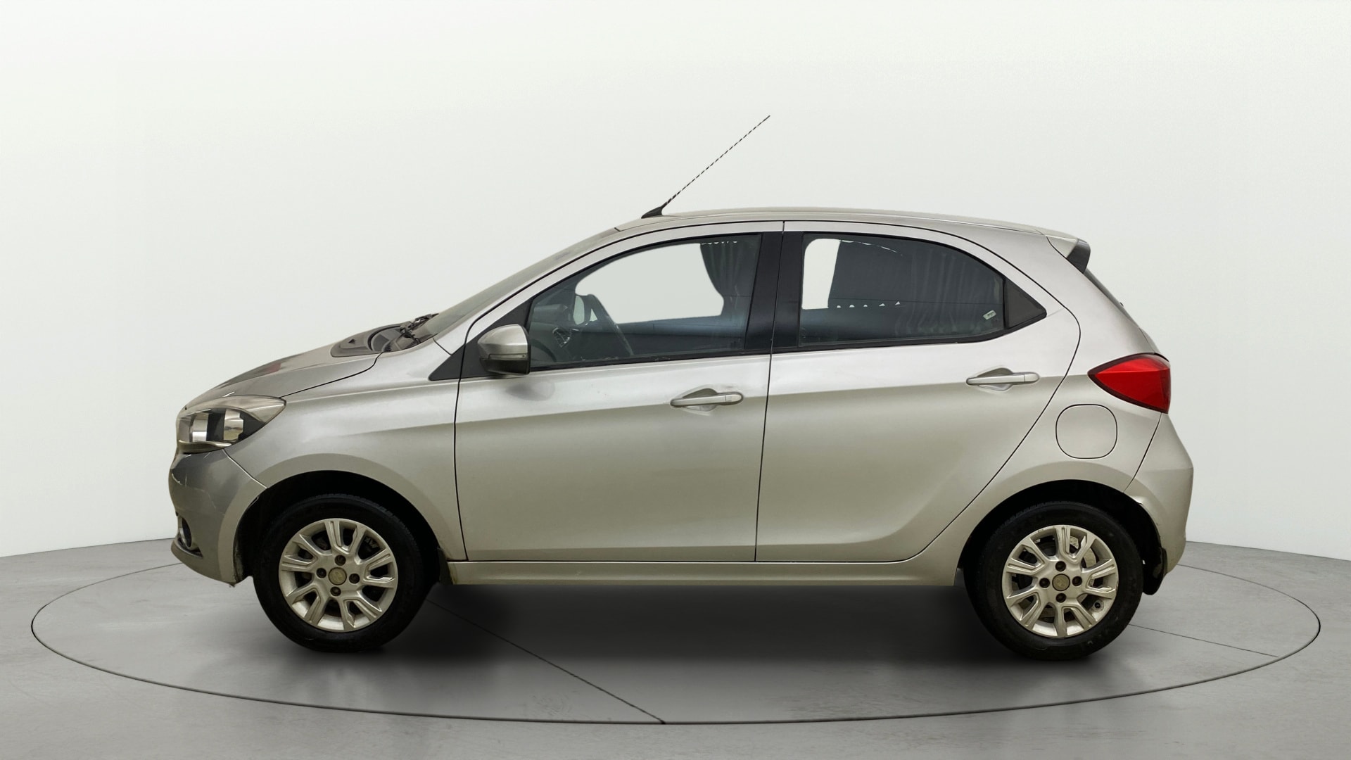 View 2018 Tata Tiago Revotorq XB Image 5 Used 2018 Tata Tiago Revotorq XB Image 5