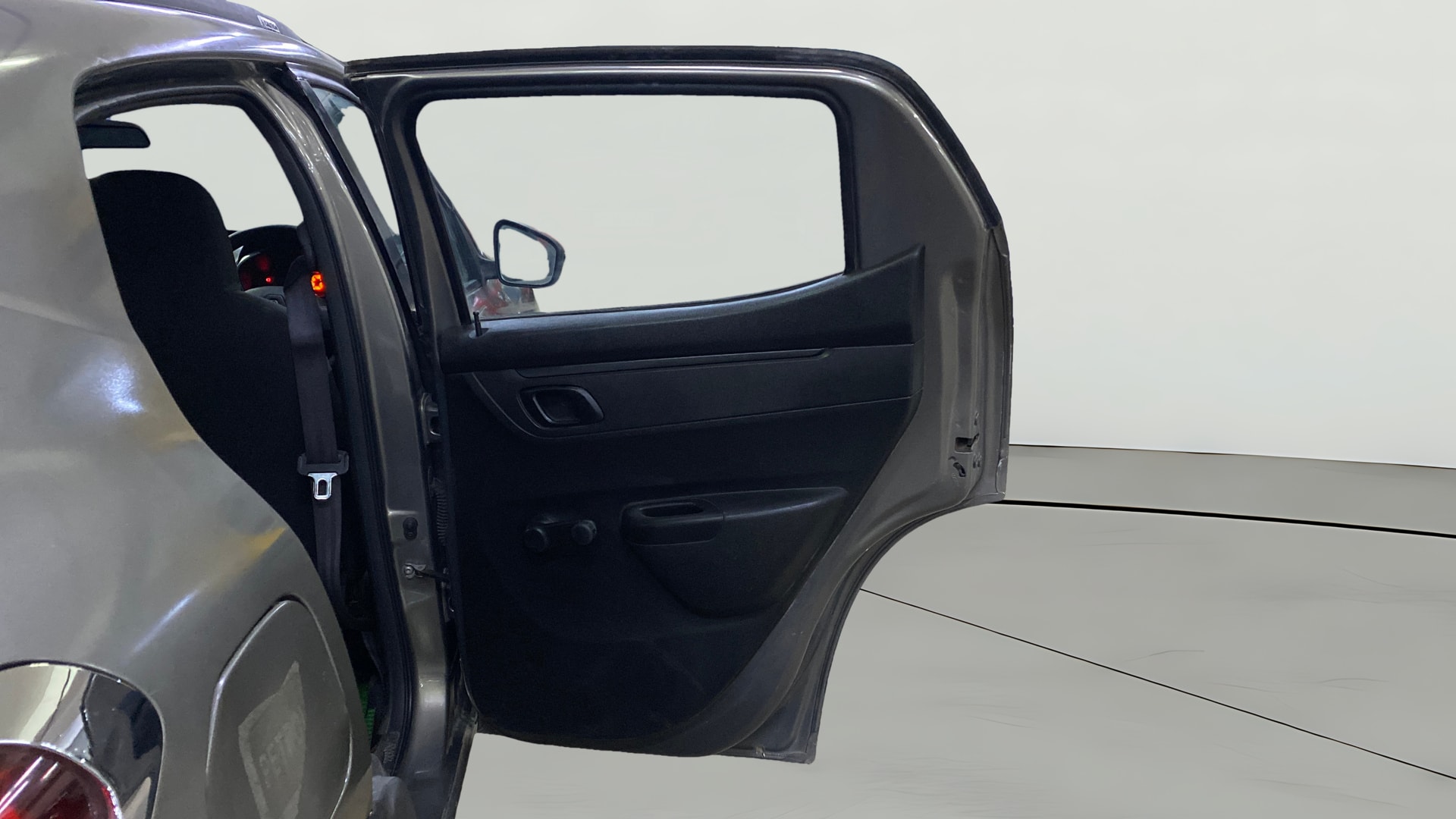 View 2018 Renault Kwid RXL Image 6 Used 2018 Renault Kwid RXL Image 6