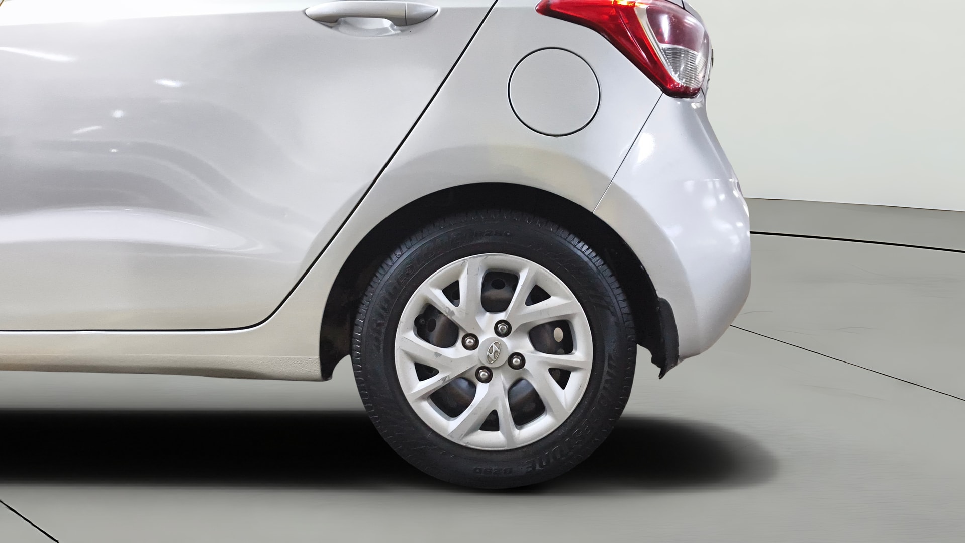 View 2018 Hyundai Grand i10 Magna 1.2 Kappa VTVT Image 12 Used 2018 Hyundai Grand i10 Magna 1.2 Kappa VTVT Image 12