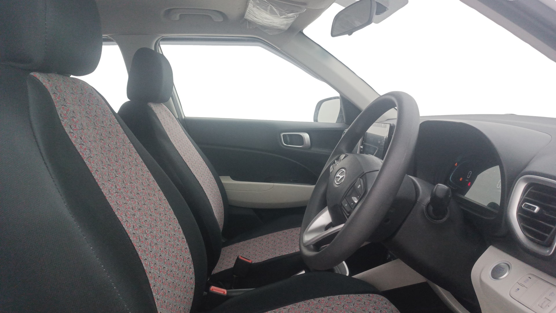 View 2025 Hyundai Venue E 1.2 Petrol BS IV Image 27 Used 2025 Hyundai Venue E 1.2 Petrol BS IV Image 27
