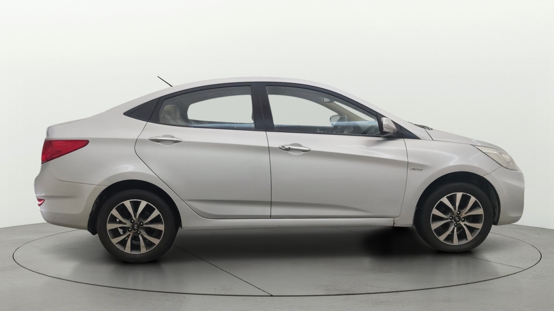 View 2013 Hyundai Fluidic Verna 1.6 VTVT SX AT Image 8 Used 2013 Hyundai Fluidic Verna 1.6 VTVT SX AT Image 8