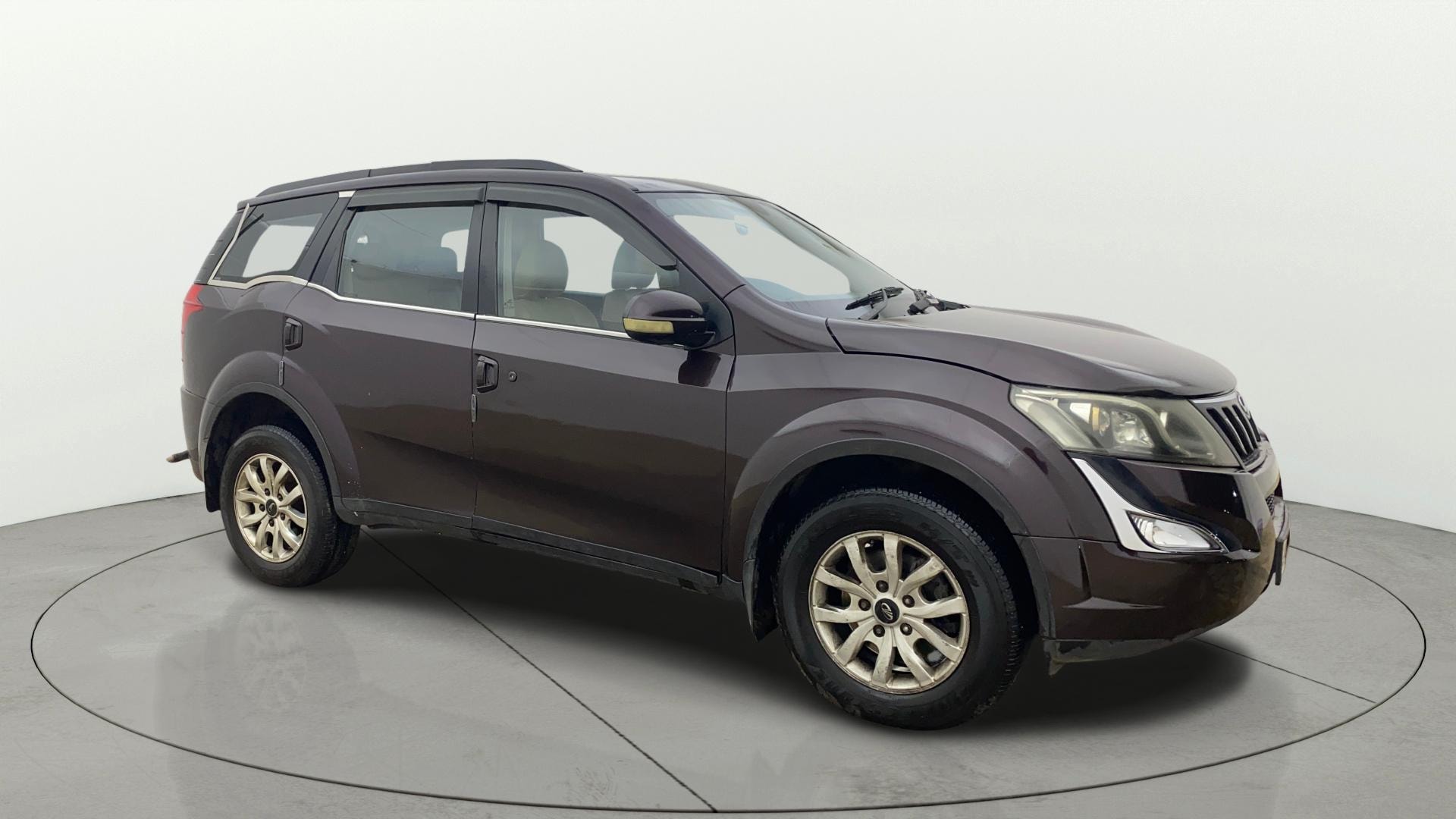 View 2017 Mahindra XUV500 W10 FWD Image 24 Used 2017 Mahindra XUV500 W10 FWD Image 24