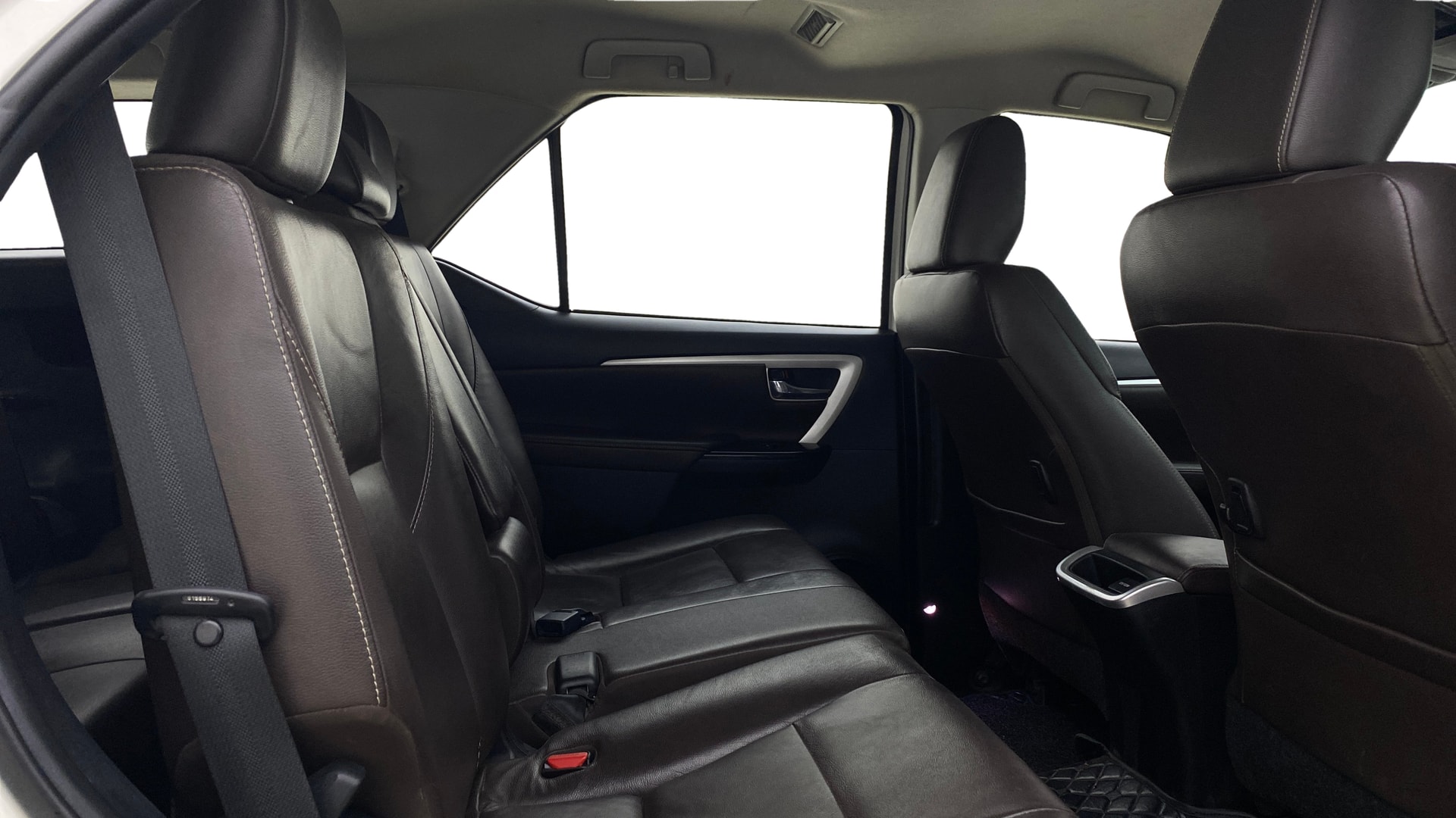 View 2017 Toyota Fortuner 2.8 4X2 MT Image 37 Used 2017 Toyota Fortuner 2.8 4X2 MT Image 37