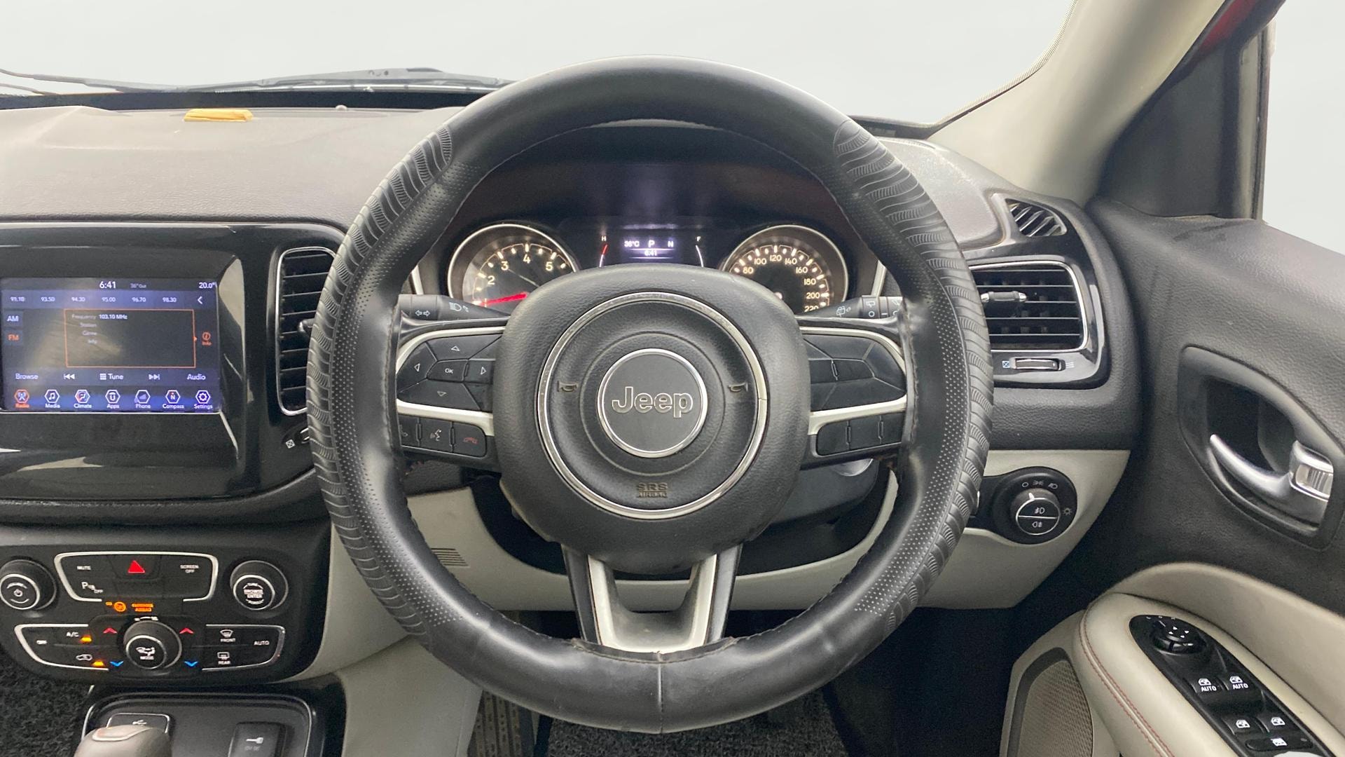 View 2017 Jeep Compass Limited 1.4 Multi AIR Petrol DDCT AT BS IV Image 20 Used 2017 Jeep Compass Limited 1.4 Multi AIR Petrol DDCT AT BS IV Image 20