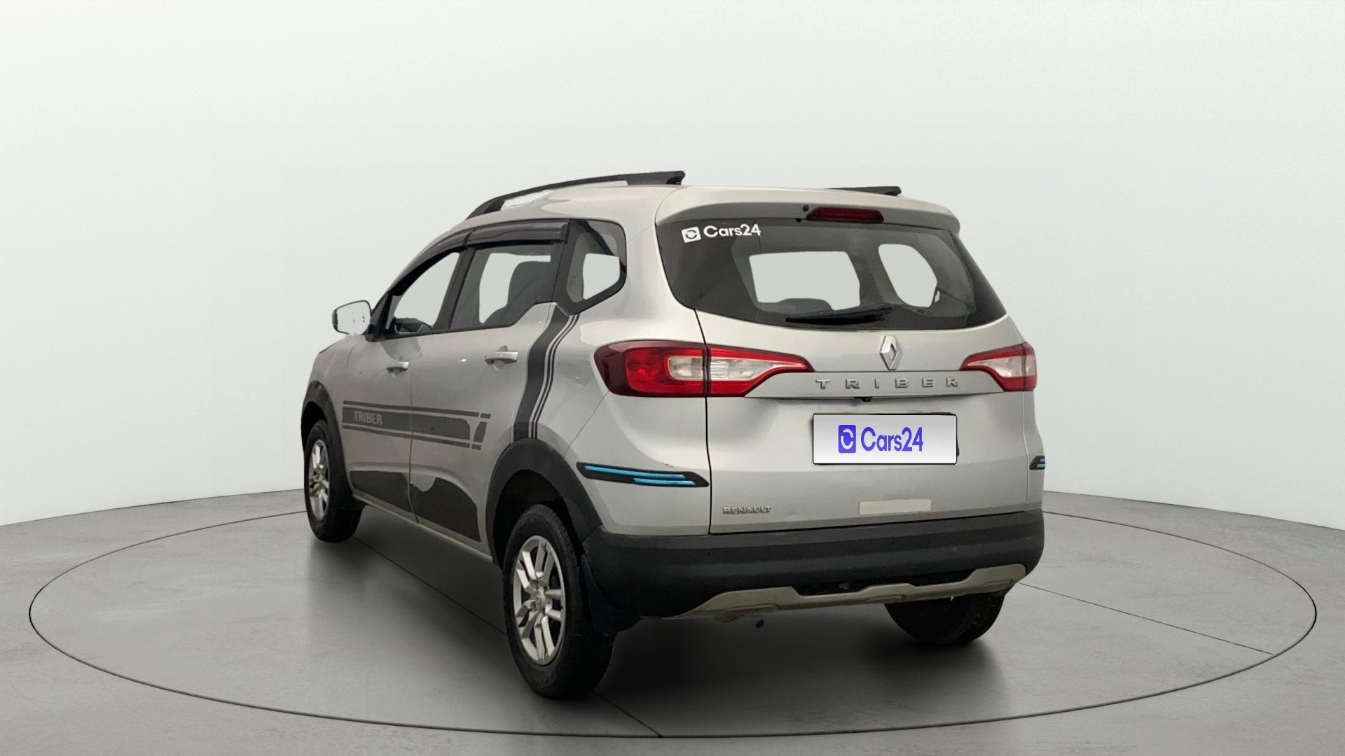 View 2024 Renault Triber RXT Image 2 Used 2024 Renault Triber RXT Image 2