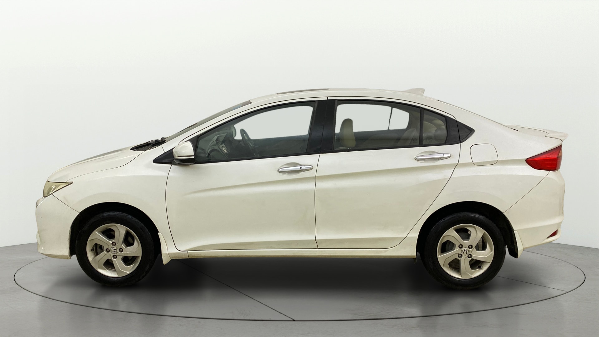 View 2015 Honda City ZX MT Diesel Anniversary Edition Image 6 Used 2015 Honda City ZX MT Diesel Anniversary Edition Image 6