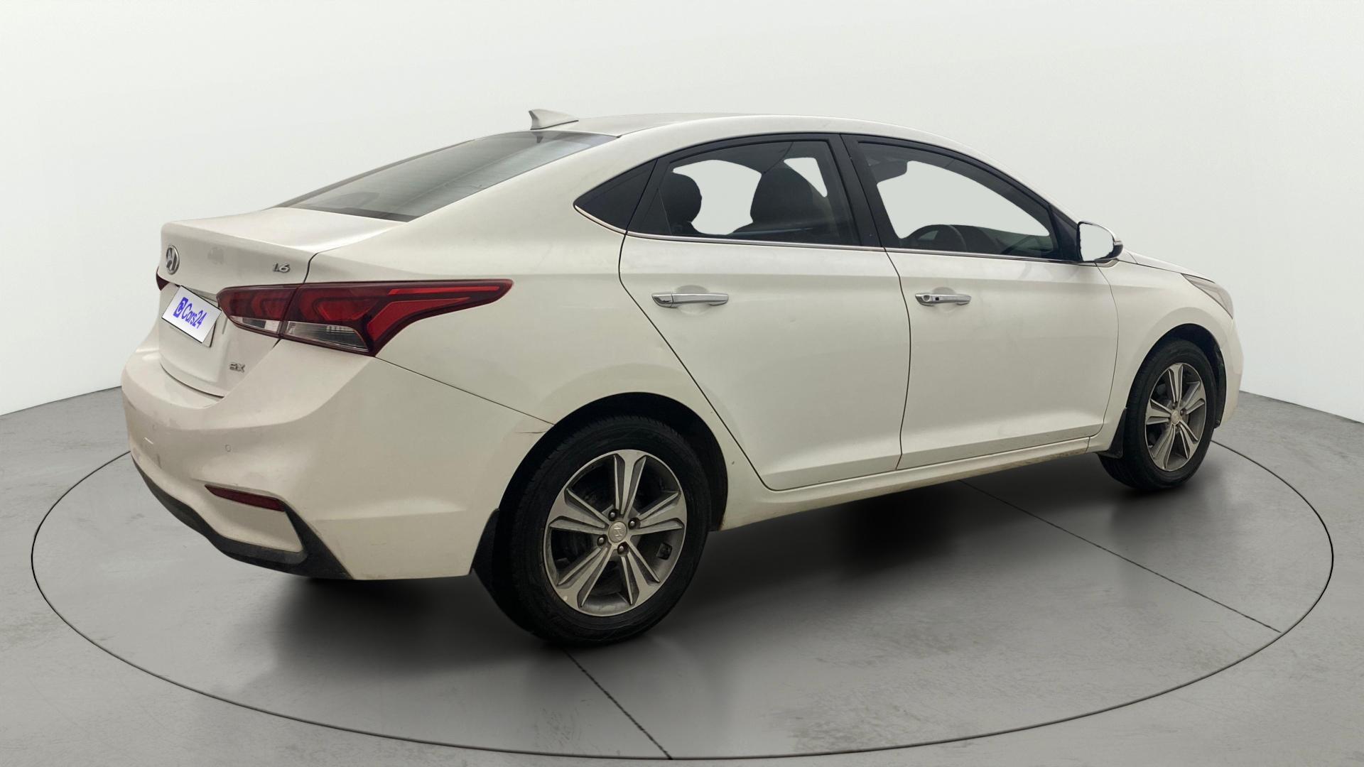 View 2019 Hyundai Verna 1.6 VTVT SX (O) AT Image 44 Used 2019 Hyundai Verna 1.6 VTVT SX (O) AT Image 44
