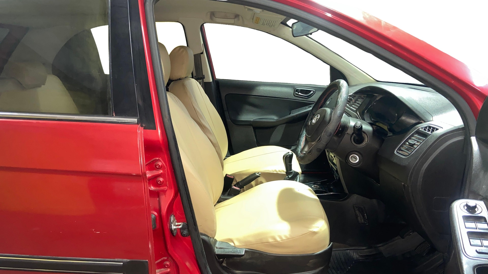 View 2015 Tata Bolt XE Quadrajet 75PS Diesel Image 25 Used 2015 Tata Bolt XE Quadrajet 75PS Diesel Image 25