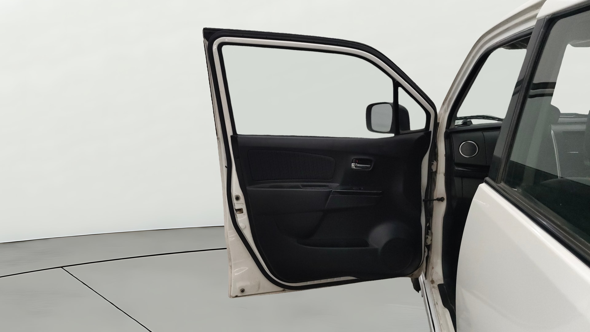 View 2014 Maruti Suzuki Stingray LXI Image 31 Used 2014 Maruti Suzuki Stingray LXI Image 31