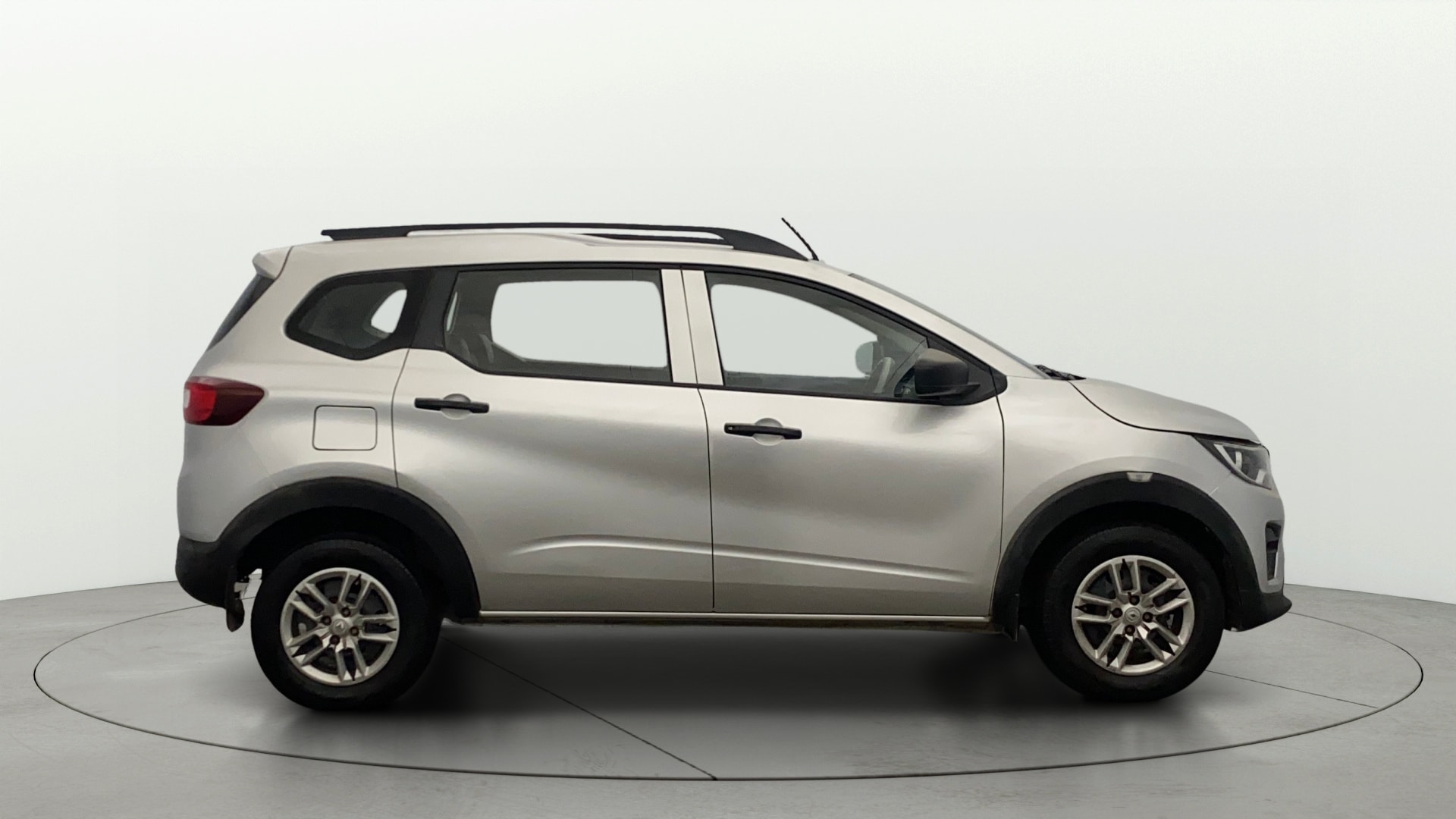View 2022 Renault Triber RXE Image 29 Used 2022 Renault Triber RXE Image 29