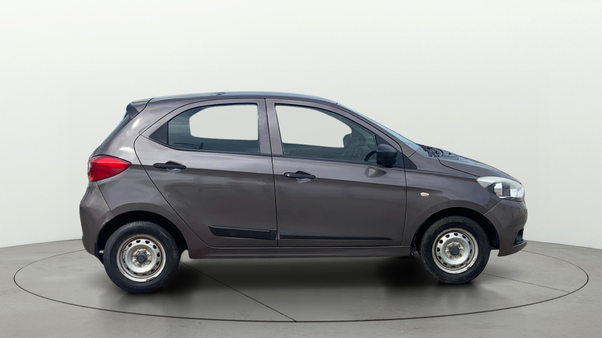 View 2018 Tata Tiago Revotorq XE Image 8 Used 2018 Tata Tiago Revotorq XE Image 8