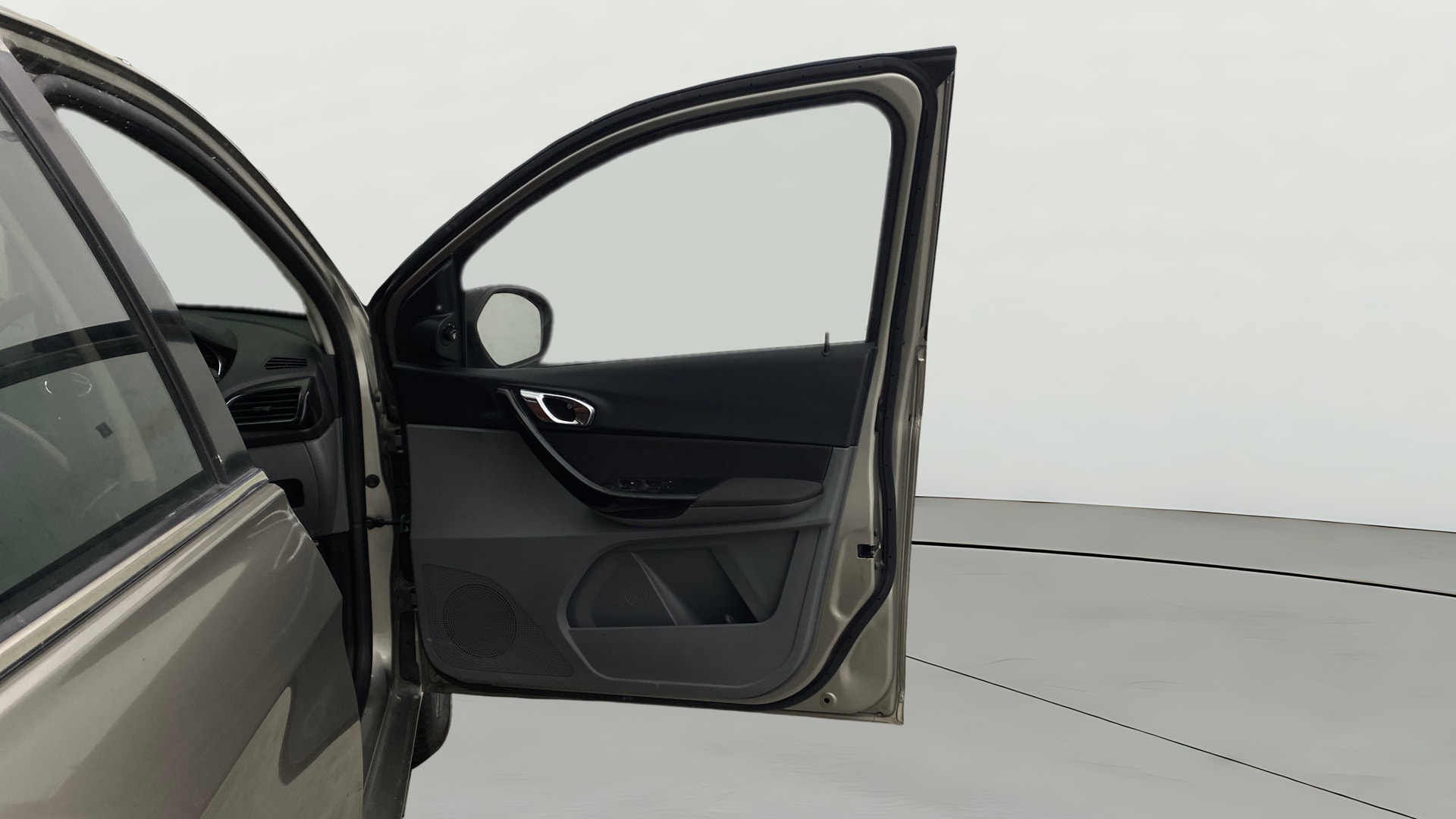 View 2019 Tata Tigor XE Diesel Image 44 Used 2019 Tata Tigor XE Diesel Image 44