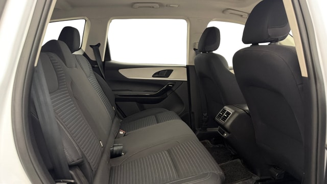 View Mahindra XUV700 Image 31 Used Mahindra XUV700 Image 31