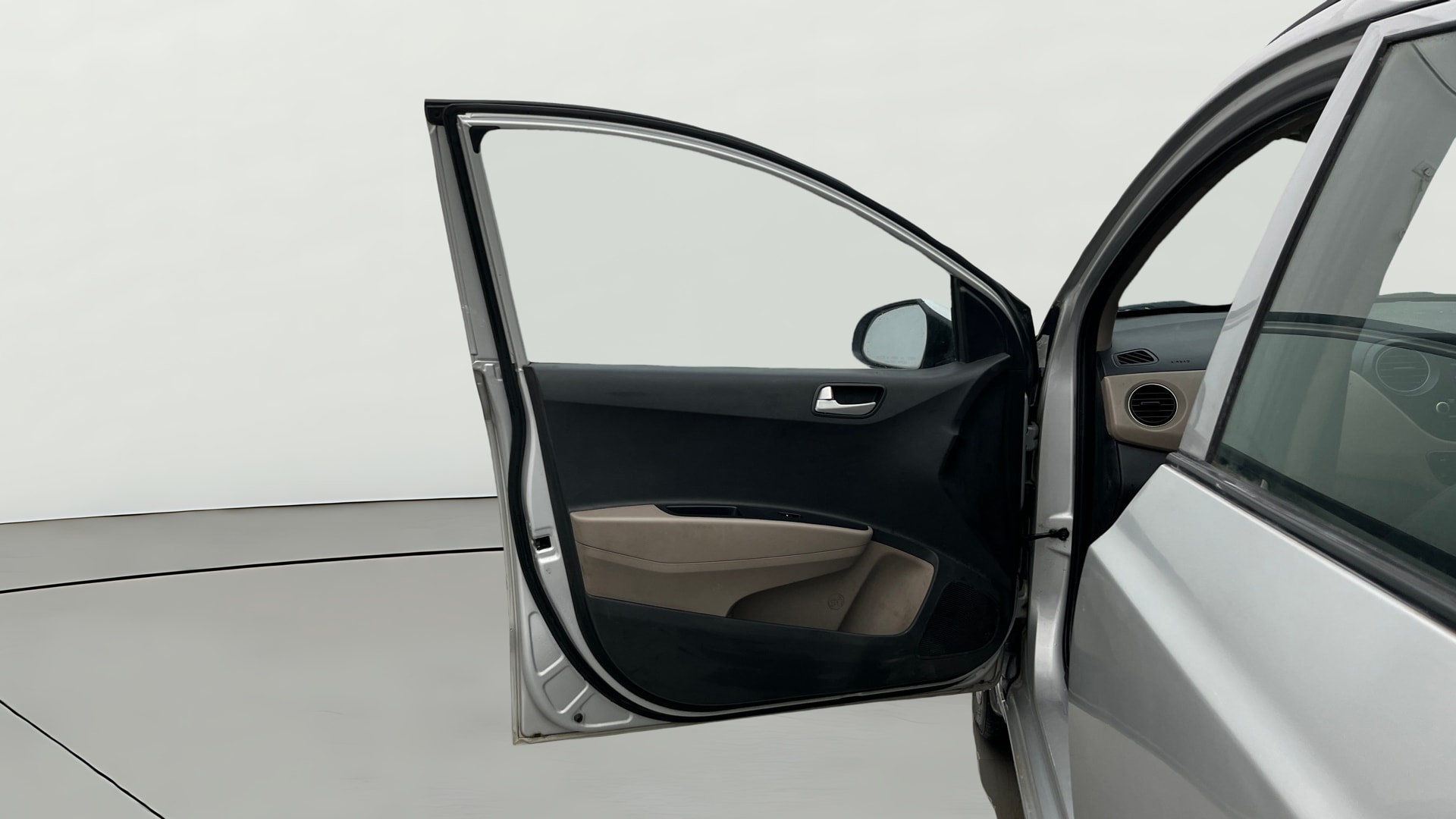 View 2017 Hyundai Grand i10 Sportz 1.2 Kappa Image 30 Used 2017 Hyundai Grand i10 Sportz 1.2 Kappa Image 30