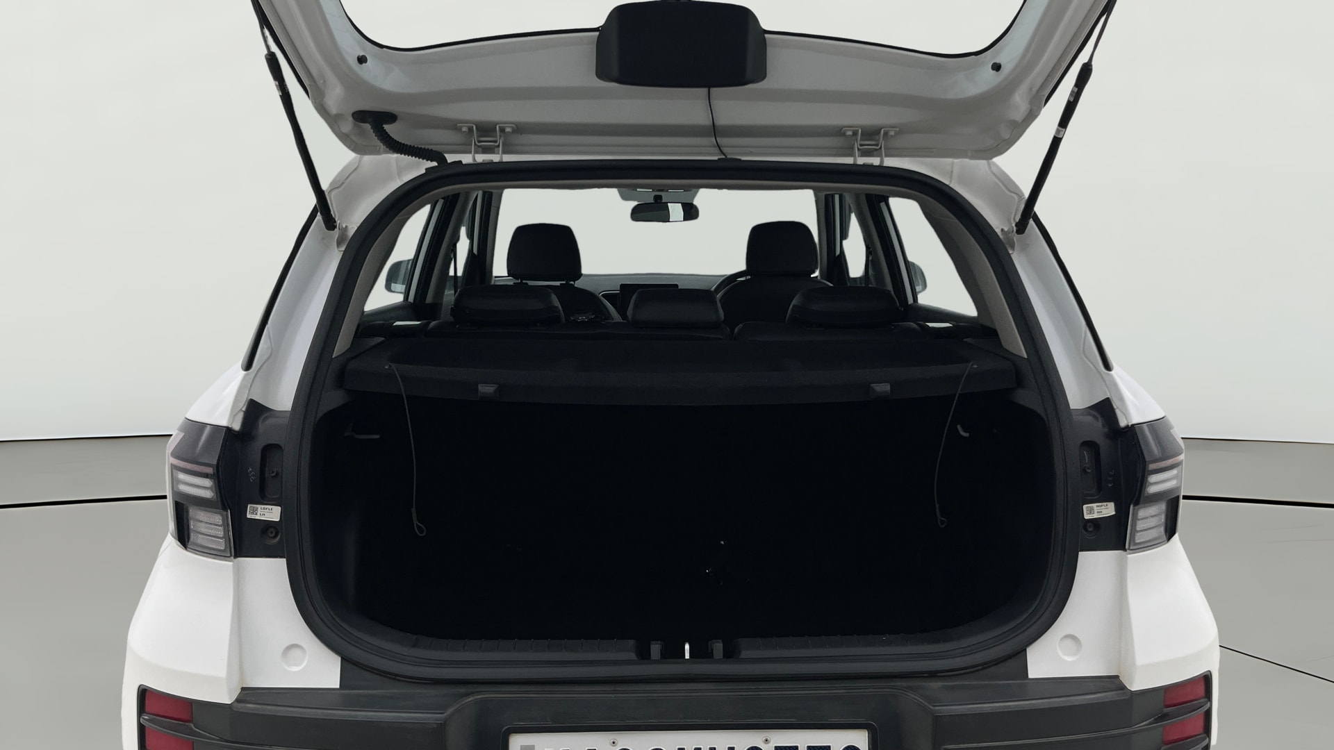 View 2024 Hyundai Venue S(O) Plus 1.2 Petrol MT Image 38 Used 2024 Hyundai Venue S(O) Plus 1.2 Petrol MT Image 38
