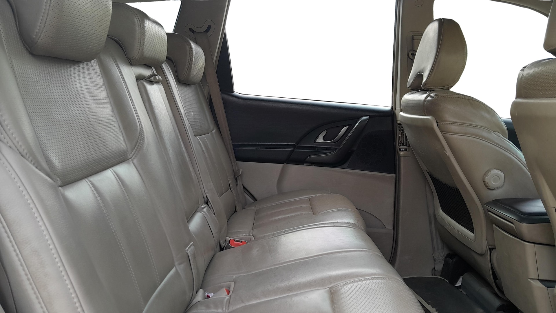 View 2015 Mahindra XUV500 W10 FWD Image 38 Used 2015 Mahindra XUV500 W10 FWD Image 38