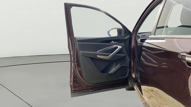 View MG Hector Image 38 Used MG Hector Image 38