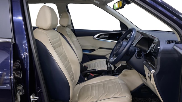 View Kia Carens Image 19 Used Kia Carens Image 19