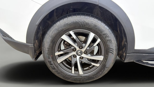 View Mahindra XUV700 Image 25 Used Mahindra XUV700 Image 25
