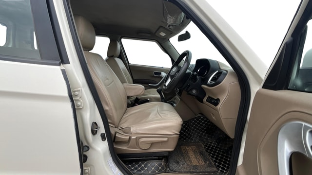 View Mahindra TUV300 Image 27 Used Mahindra TUV300 Image 27