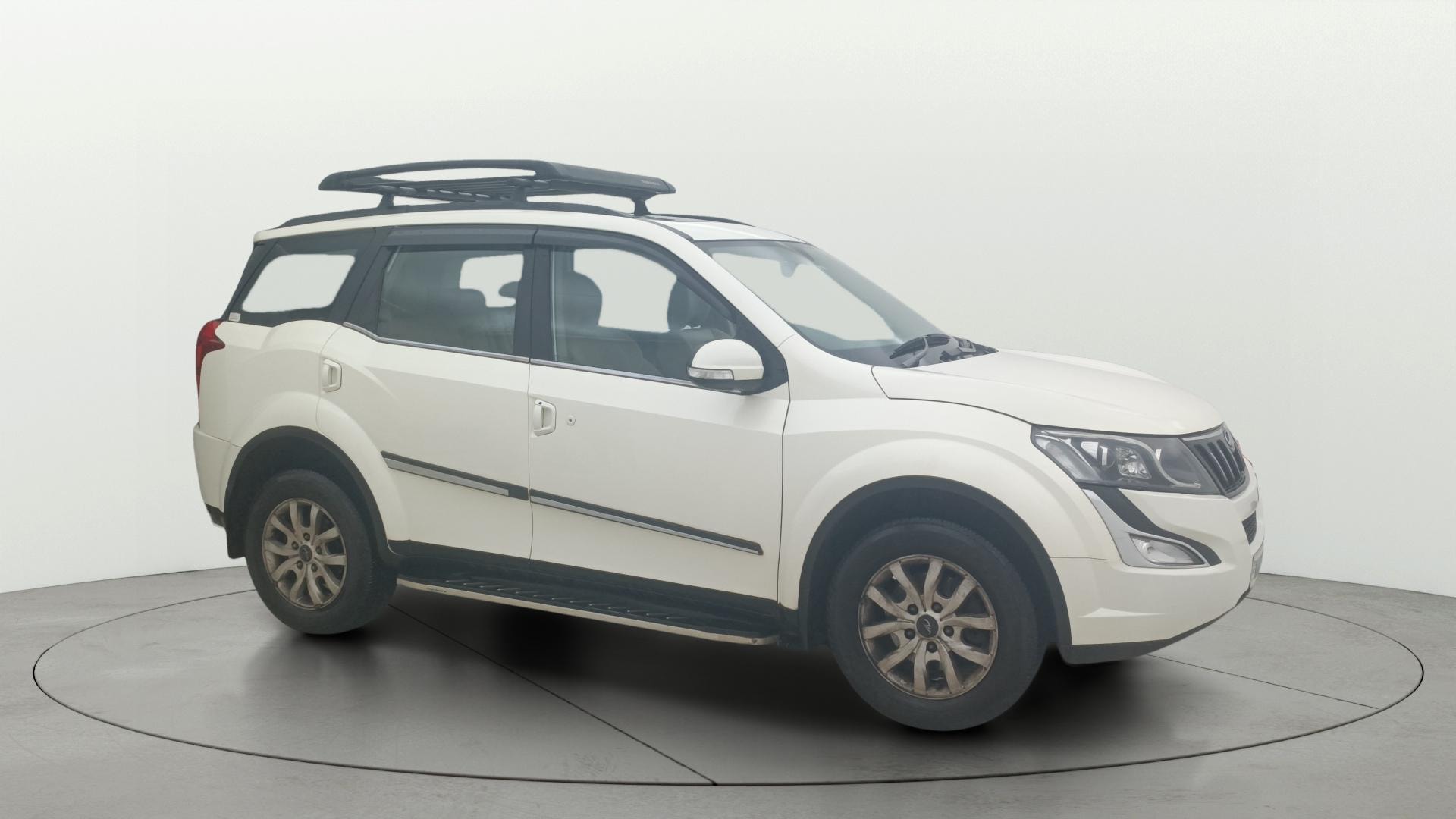 View 2017 Mahindra XUV500 W10 FWD AT Image 24 Used 2017 Mahindra XUV500 W10 FWD AT Image 24