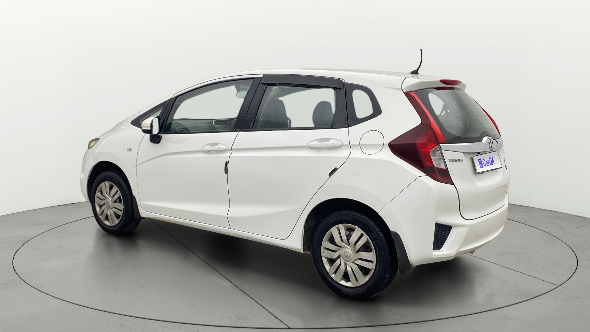 View 2016 Honda Jazz E MT Diesel Image 2 Used 2016 Honda Jazz E MT Diesel Image 2