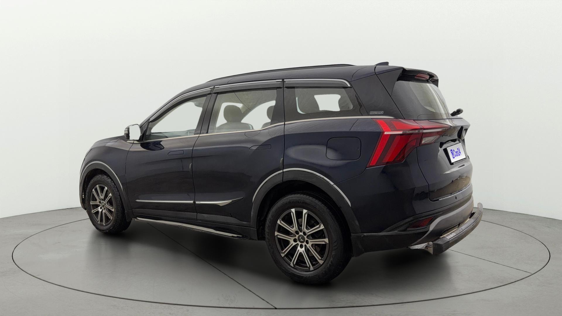 View 2022 Mahindra XUV700 MX Petrol 5 STR Image 2 Used 2022 Mahindra XUV700 MX Petrol 5 STR Image 2