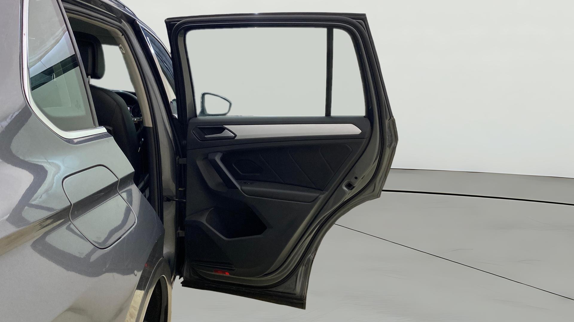View 2018 Volkswagen Tiguan DSG 4MOTION Comfortline Image 7 Used 2018 Volkswagen Tiguan DSG 4MOTION Comfortline Image 7