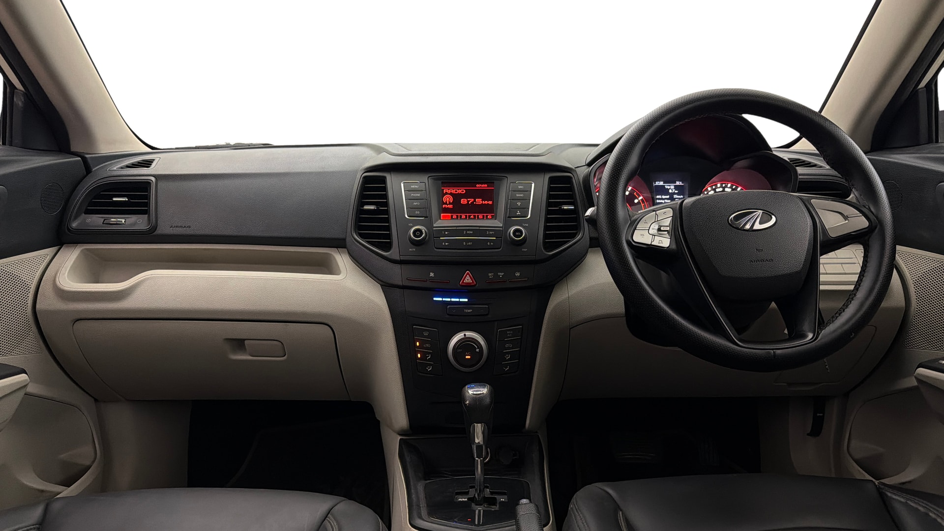 View 2022 Mahindra XUV300 W4 Petrol BS IV Image 15 Used 2022 Mahindra XUV300 W4 Petrol BS IV Image 15