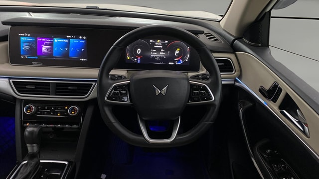 View Mahindra XUV700 Image 14 Used Mahindra XUV700 Image 14