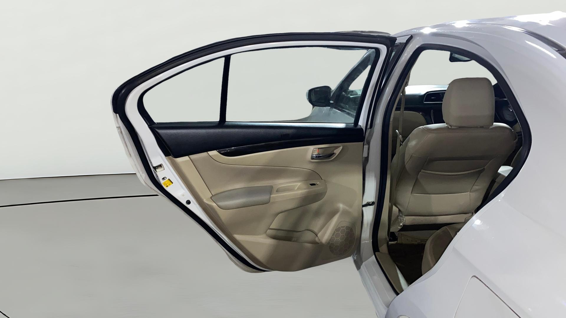 View 2017 Maruti Suzuki 1000 Base Variant Image 22 Used 2017 Maruti Suzuki 1000 Base Variant Image 22
