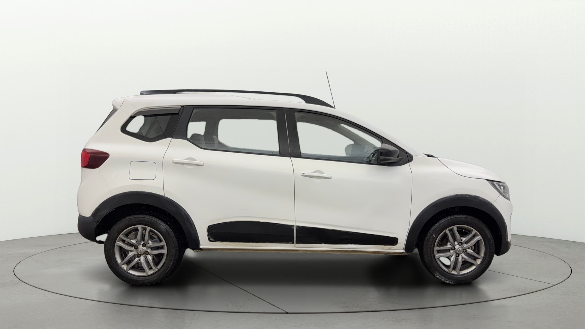 View 2022 Renault Triber RXZ Image 28 Used 2022 Renault Triber RXZ Image 28