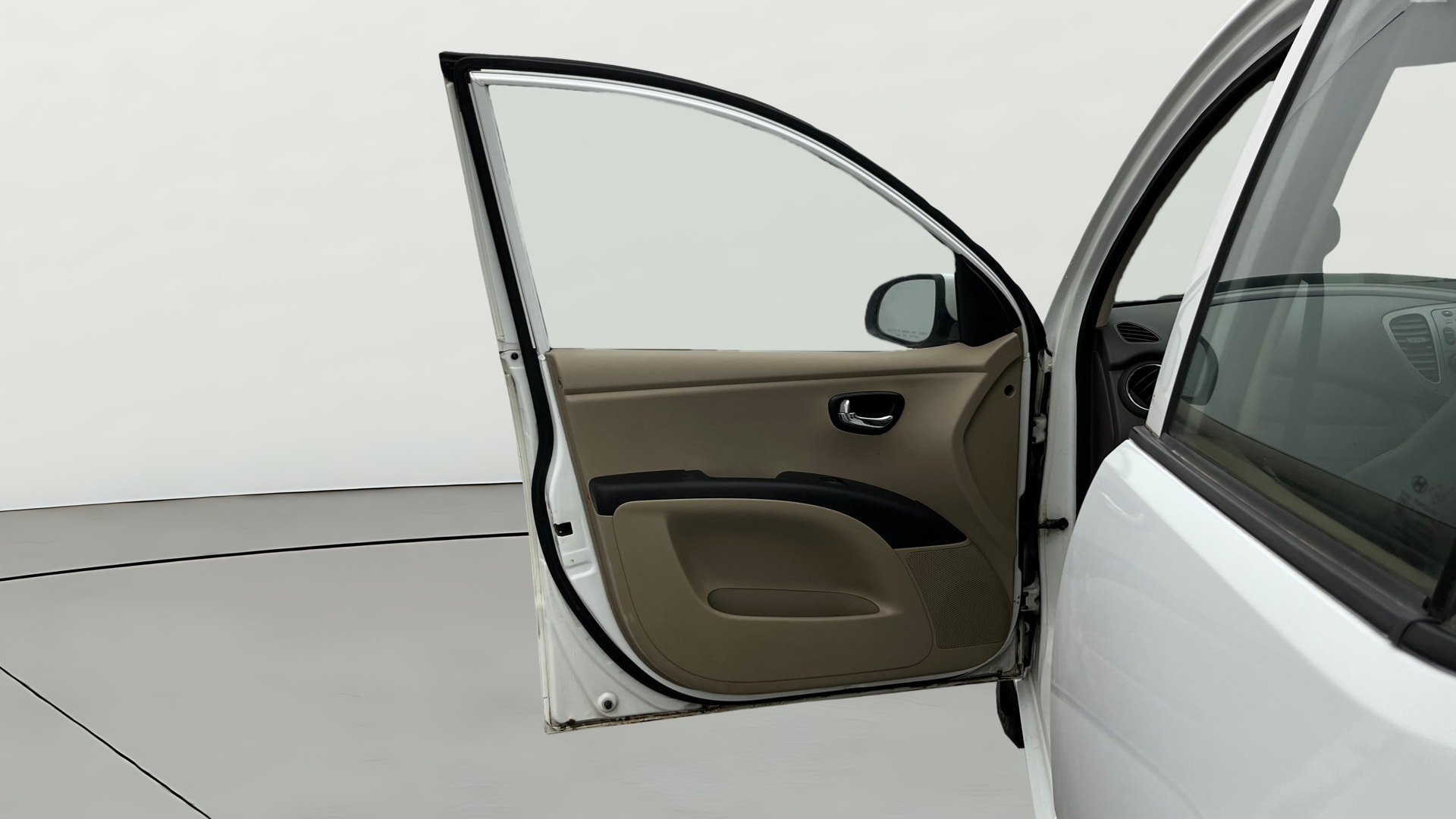 View 2013 Hyundai i10 1.2 Sportz AT Image 30 Used 2013 Hyundai i10 1.2 Sportz AT Image 30