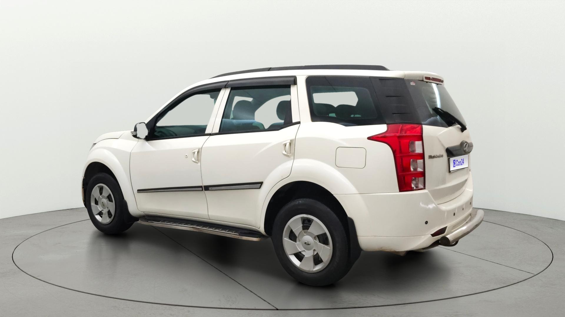 View 2016 Mahindra XUV500 W4 FWD Image 2 Used 2016 Mahindra XUV500 W4 FWD Image 2