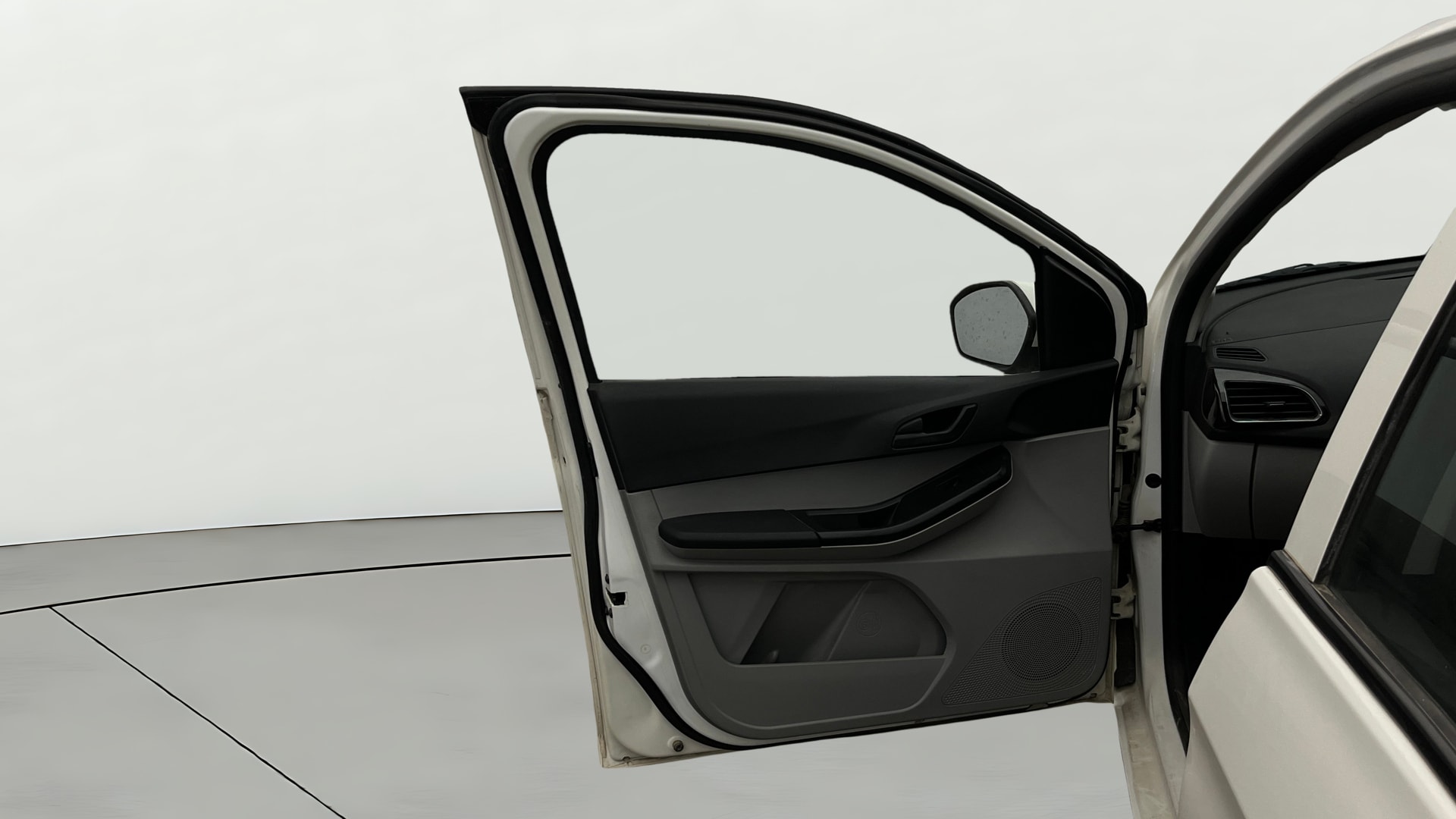 View 2021 Tata Tiago Revotorq XB Image 31 Used 2021 Tata Tiago Revotorq XB Image 31