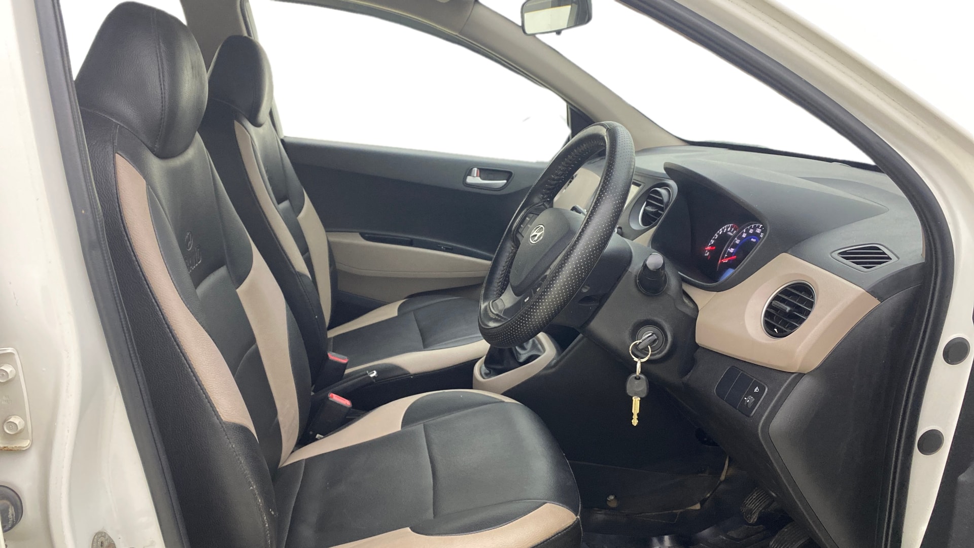 View 2017 Hyundai Grand i10 Sportz 1.2 Kappa Image 25 Used 2017 Hyundai Grand i10 Sportz 1.2 Kappa Image 25
