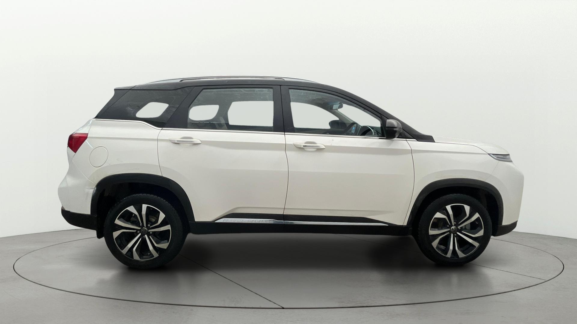 View 2023 MG Hector Sharp Pro CVT Petrol Dual Tone Image 9 Used 2023 MG Hector Sharp Pro CVT Petrol Dual Tone Image 9