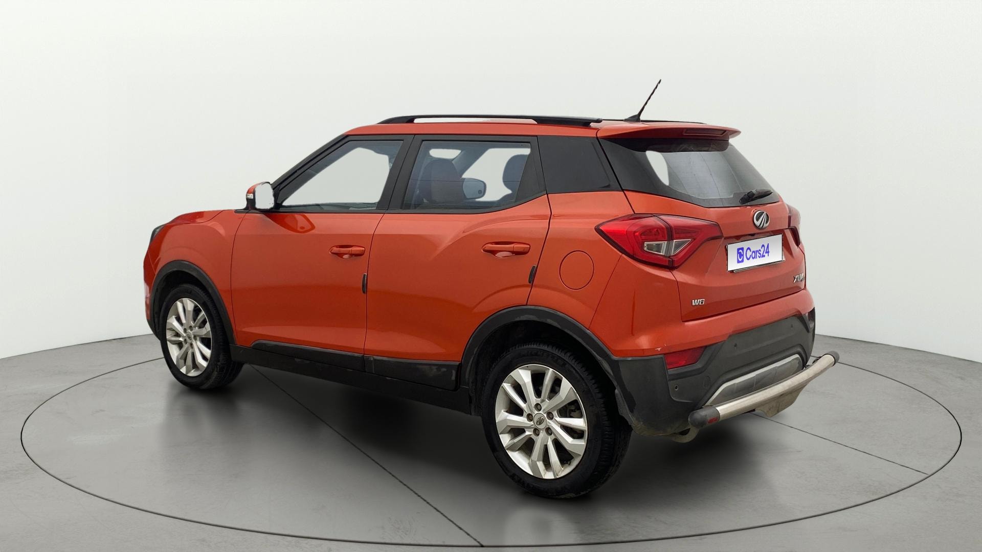 View 2019 Mahindra XUV300 W4 Petrol BS IV Image 2 Used 2019 Mahindra XUV300 W4 Petrol BS IV Image 2