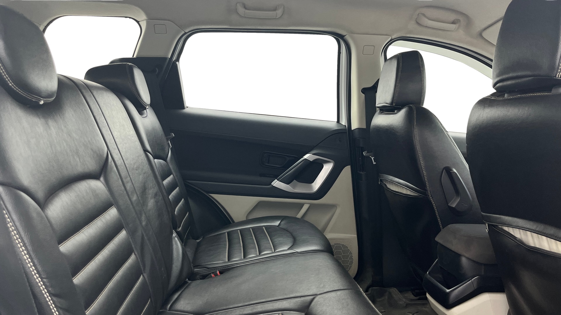 View 2021 Tata Safari XMA Image 30 Used 2021 Tata Safari XMA Image 30