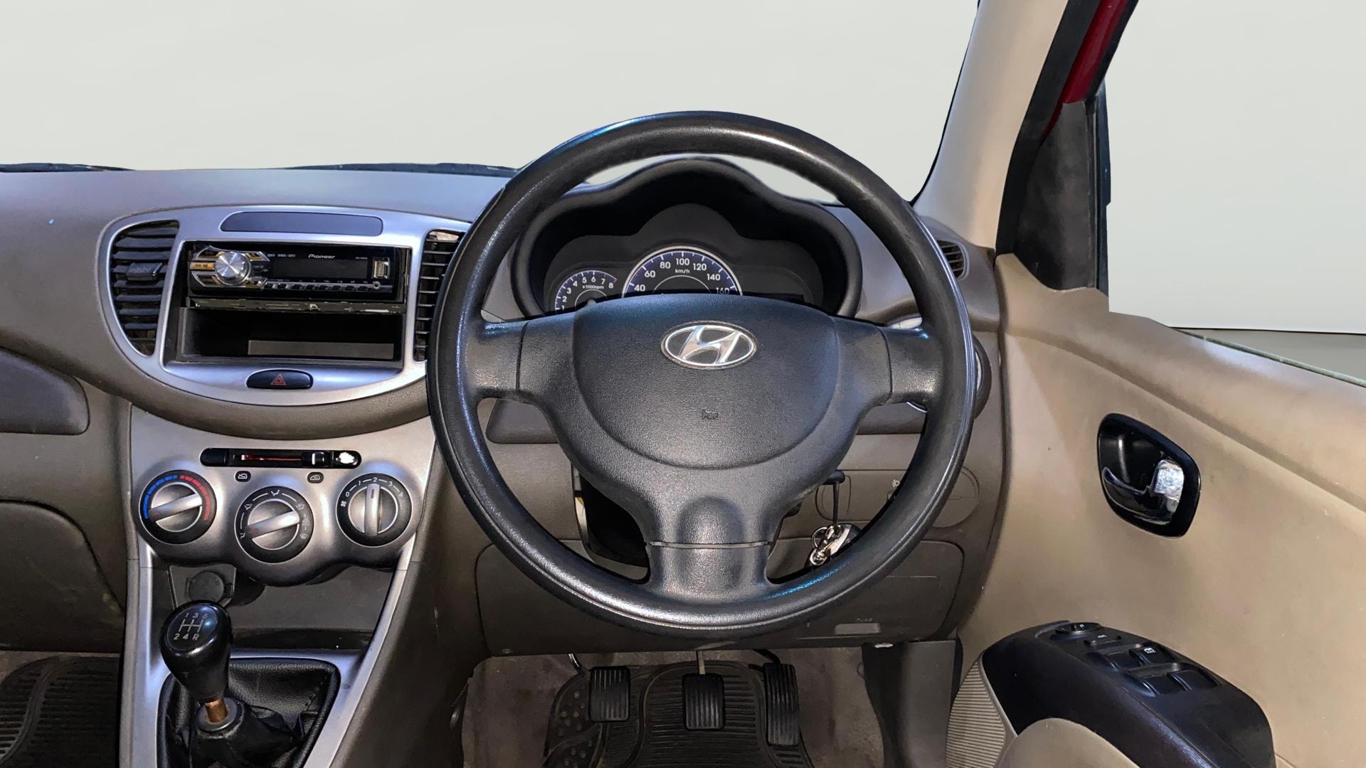 View 2013 Hyundai i10 1.2 Magna MT Image 12 Used 2013 Hyundai i10 1.2 Magna MT Image 12