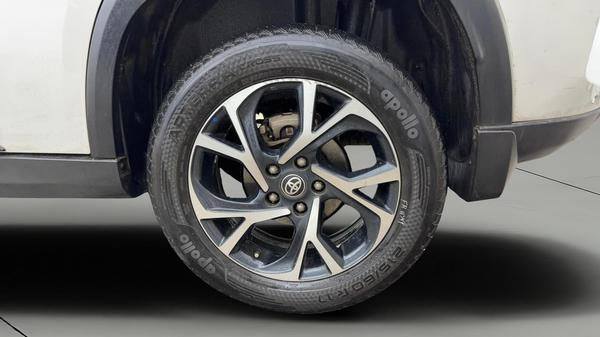 View 2024 Toyota Urban Cruiser Hyryder V e-Drive 2WD HYBRID Image 12 Used 2024 Toyota Urban Cruiser Hyryder V e-Drive 2WD HYBRID Image 12