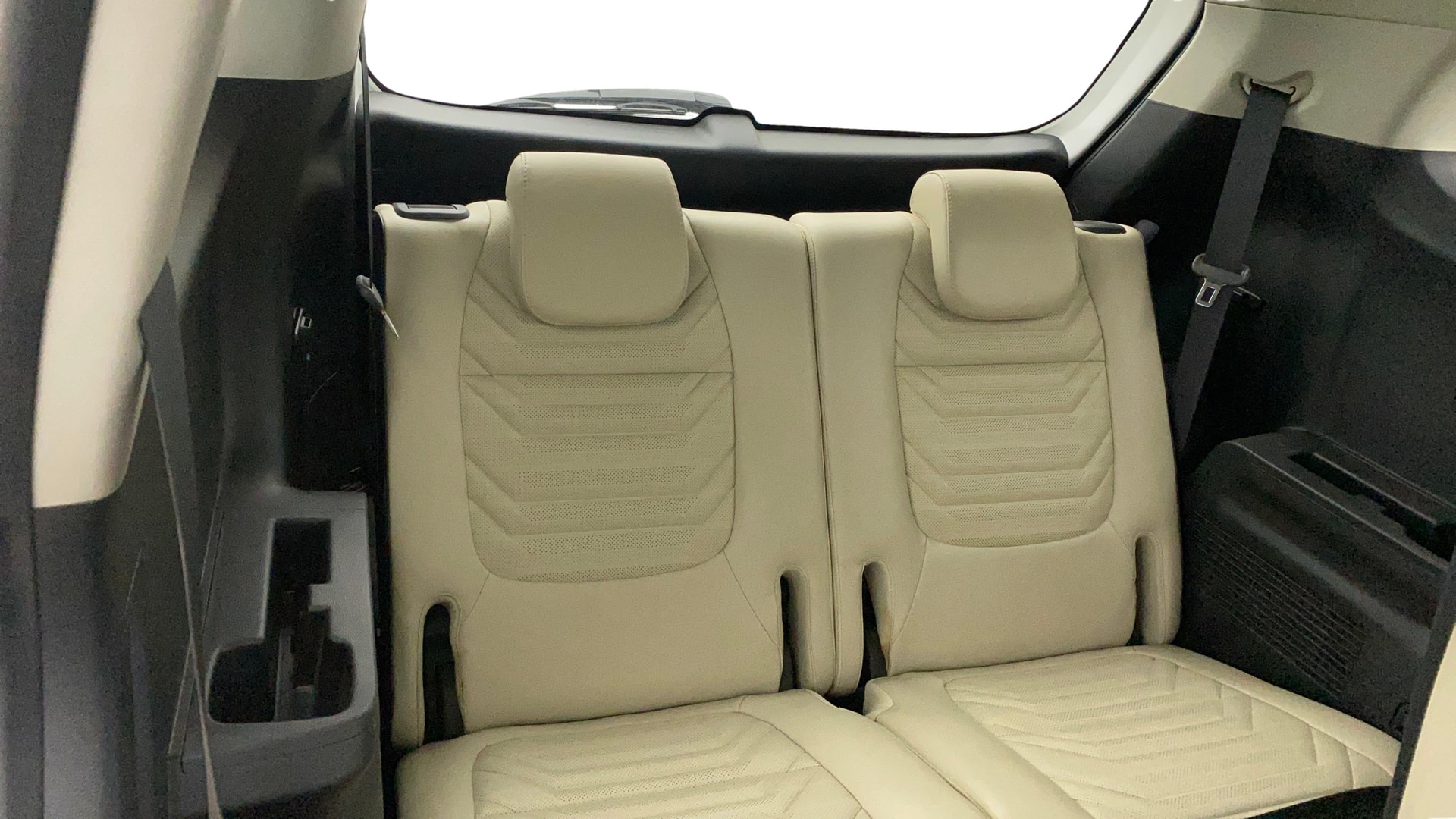 View 2023 Kia Carens Prestige 1.5 Petrol 7 STR Image 10 Used 2023 Kia Carens Prestige 1.5 Petrol 7 STR Image 10